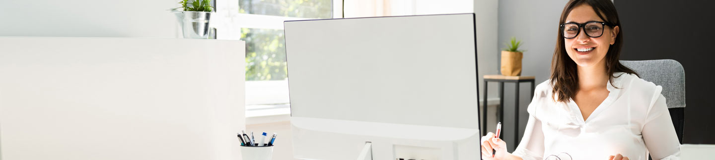 A female student in front of a computer screen